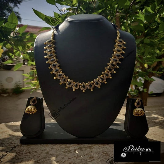 TERRACOTTA NECKSET AND JHUMKAS WITH ARTIFICIAL STONE EMBELLISHMENTS. COLOURS: BLACK AND GOLD.